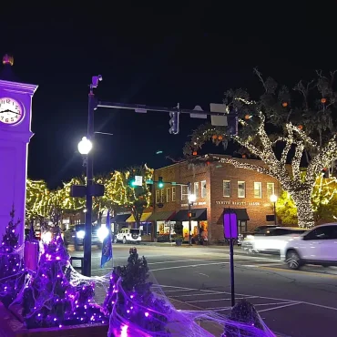downtown-conway-sc-halloween-clock